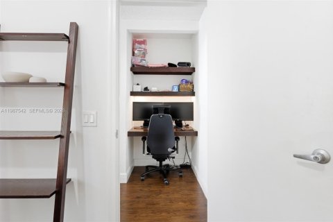 Снять в аренду виллу или дом в Уэстон, Флорида 3 спальни, 142.42м2, № 2066366 - фото 19