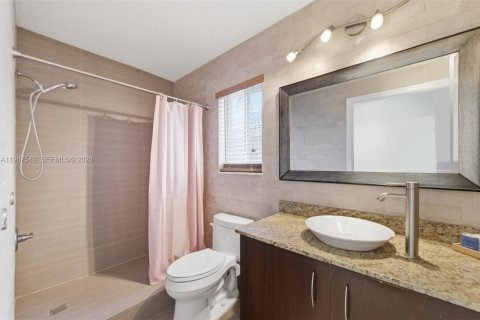 Снять в аренду виллу или дом в Уэстон, Флорида 3 спальни, 142.42м2, № 2066366 - фото 21