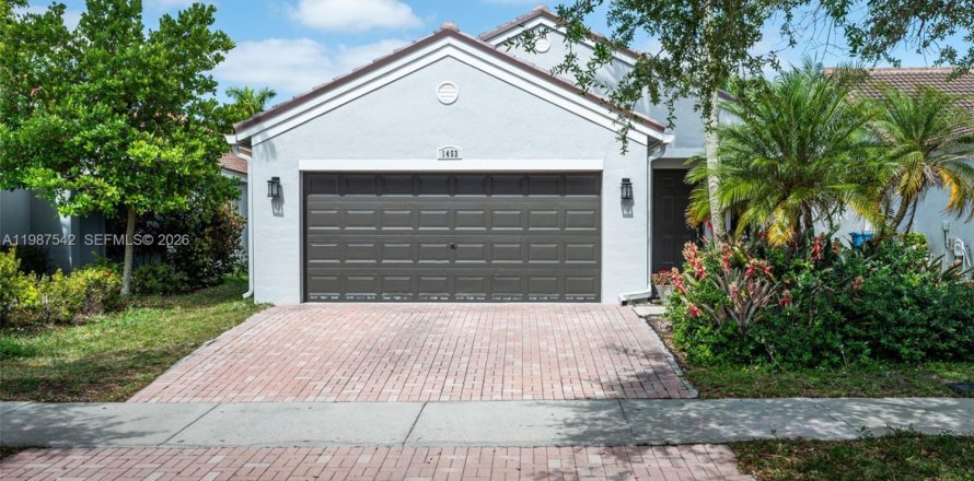 Дом в Уэстон, Флорида 3 спальни, 142.42м2 № 2066366