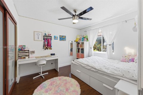 Снять в аренду виллу или дом в Уэстон, Флорида 3 спальни, 142.42м2, № 2066366 - фото 20