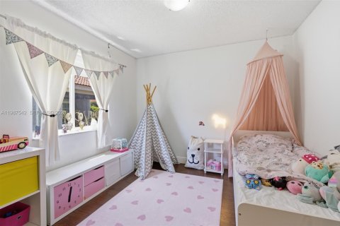 Снять в аренду виллу или дом в Уэстон, Флорида 3 спальни, 142.42м2, № 2066366 - фото 22