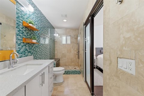 Снять в аренду виллу или дом в Уэстон, Флорида 3 спальни, 142.42м2, № 2066366 - фото 16