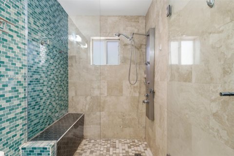 Снять в аренду виллу или дом в Уэстон, Флорида 3 спальни, 142.42м2, № 2066366 - фото 18