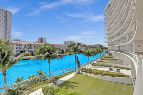 Condominio en alquiler en Aventura, Florida, 3 dormitorios, 226.77 m2 № 1940191 - foto 25