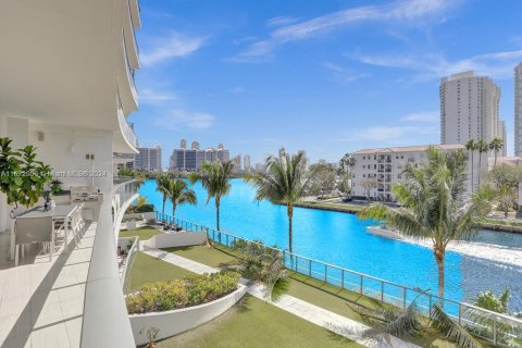 Condominio en alquiler en Aventura, Florida, 3 dormitorios, 226.77 m2 № 1940191 - foto 21
