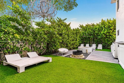 Купить виллу или дом в Холливуд, Флорида 7 спален, 333.61м2, № 1939134 - фото 12