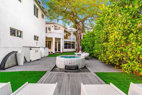 Купить виллу или дом в Холливуд, Флорида 7 спален, 333.61м2, № 1939134 - фото 13