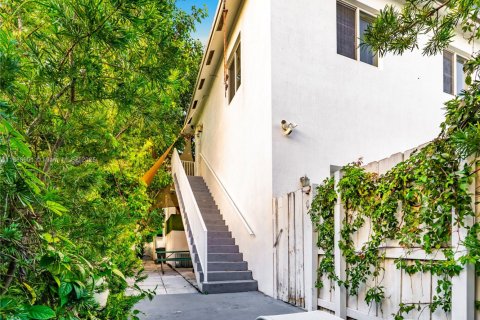 Купить виллу или дом в Холливуд, Флорида 7 спален, 333.61м2, № 1939134 - фото 25