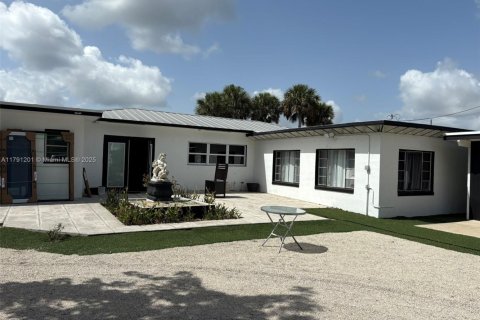 Villa ou maison à louer à St. Lucie, Floride: 3 chambres, 306.39 m2 № 1962261 - photo 3