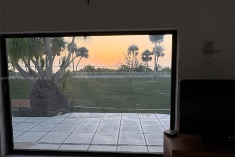 Villa ou maison à louer à St. Lucie, Floride: 3 chambres, 306.39 m2 № 1962261 - photo 2