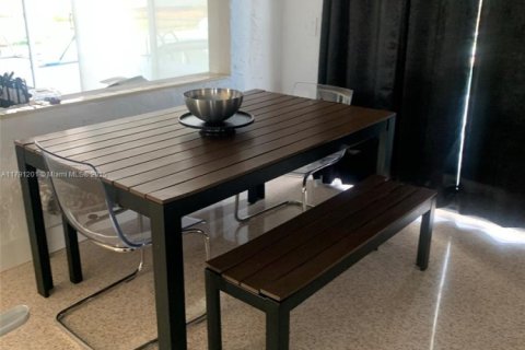 Villa ou maison à louer à St. Lucie, Floride: 3 chambres, 306.39 m2 № 1962261 - photo 11