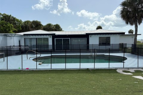 Villa ou maison à louer à St. Lucie, Floride: 3 chambres, 306.39 m2 № 1962261 - photo 1