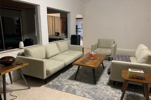 Villa ou maison à louer à St. Lucie, Floride: 3 chambres, 306.39 m2 № 1962261 - photo 21