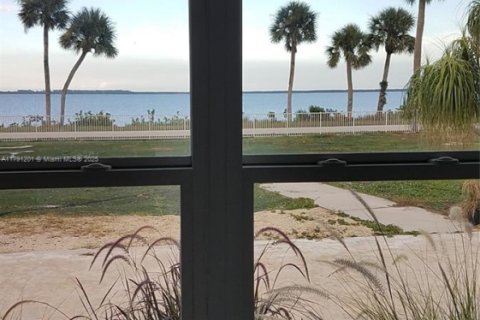 Villa ou maison à louer à St. Lucie, Floride: 3 chambres, 306.39 m2 № 1962261 - photo 12