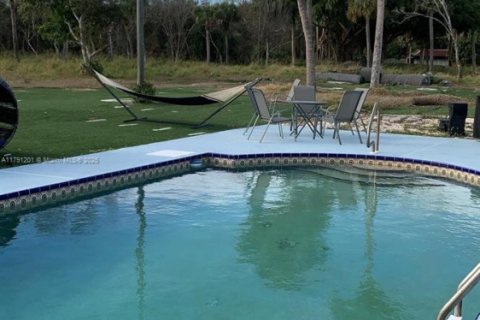 Villa ou maison à louer à St. Lucie, Floride: 3 chambres, 306.39 m2 № 1962261 - photo 6