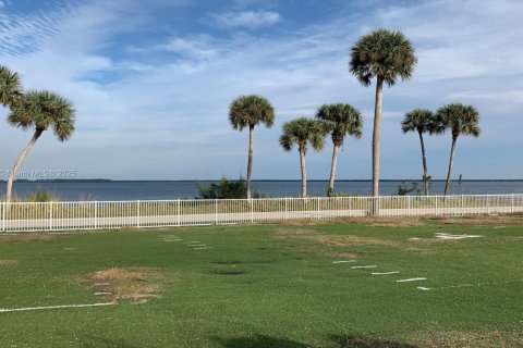 Villa ou maison à louer à St. Lucie, Floride: 3 chambres, 306.39 m2 № 1962261 - photo 13