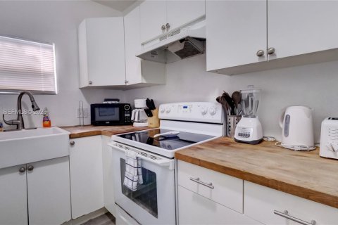 Casa en venta en Miami, Florida, 4 dormitorios, 130.06 m2 № 2030531 - foto 20