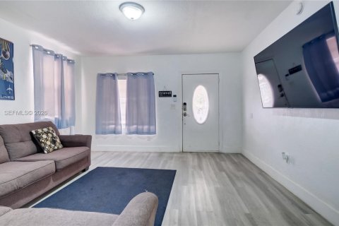 Casa en venta en Miami, Florida, 4 dormitorios, 130.06 m2 № 2030531 - foto 11