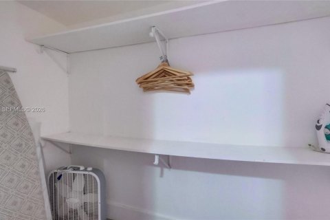 Casa en venta en Miami, Florida, 4 dormitorios, 130.06 m2 № 2030531 - foto 23