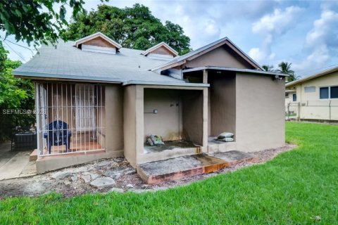 Casa en venta en Miami, Florida, 4 dormitorios, 130.06 m2 № 2030531 - foto 3