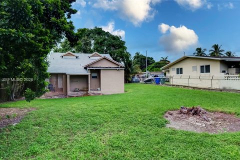 Casa en venta en Miami, Florida, 4 dormitorios, 130.06 m2 № 2030531 - foto 6