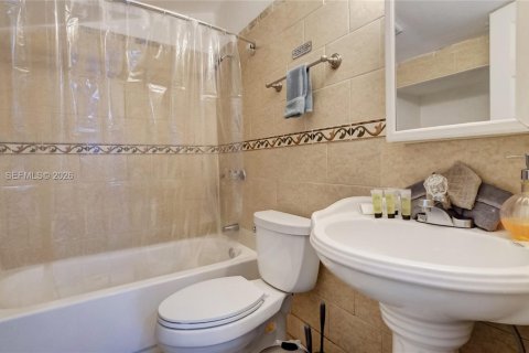 Casa en venta en Miami, Florida, 4 dormitorios, 130.06 m2 № 2030531 - foto 25