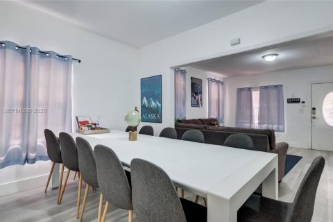 Casa en venta en Miami, Florida, 4 dormitorios, 130.06 m2 № 2030531 - foto 17