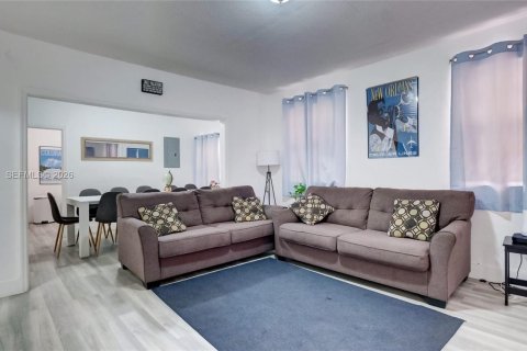 Casa en venta en Miami, Florida, 4 dormitorios, 130.06 m2 № 2030531 - foto 14