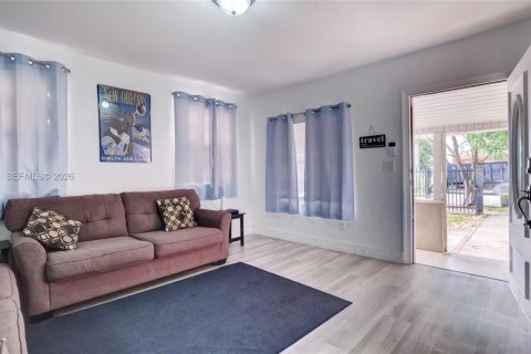 Casa en venta en Miami, Florida, 4 dormitorios, 130.06 m2 № 2030531 - foto 12