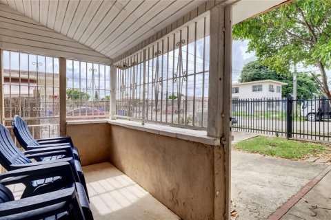 Casa en venta en Miami, Florida, 4 dormitorios, 130.06 m2 № 2030531 - foto 10