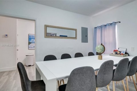 Casa en venta en Miami, Florida, 4 dormitorios, 130.06 m2 № 2030531 - foto 15