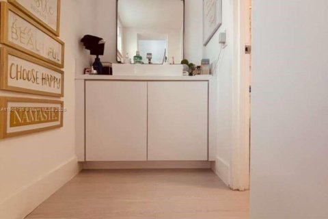 Copropriété à vendre à Miami Beach, Floride: 1 chambre, 76.18 m2 № 2012596 - photo 8