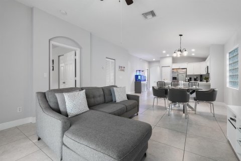 House in Lake Worth, Florida 3 bedrooms, 152.82 sq.m. № 2400014 - photo 20