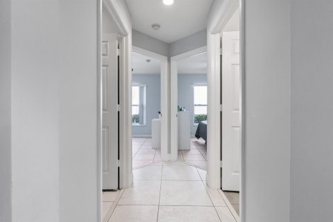 House in Lake Worth, Florida 3 bedrooms, 152.82 sq.m. № 2400014 - photo 24
