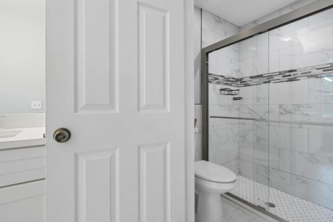 House in Lake Worth, Florida 3 bedrooms, 152.82 sq.m. № 2400014 - photo 17