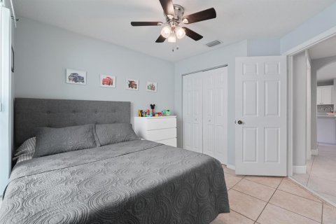 House in Lake Worth, Florida 3 bedrooms, 152.82 sq.m. № 2400014 - photo 26