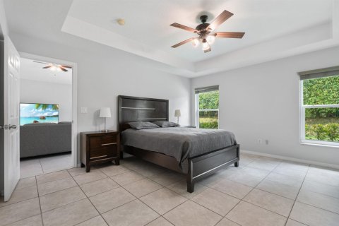 House in Lake Worth, Florida 3 bedrooms, 152.82 sq.m. № 2400014 - photo 12
