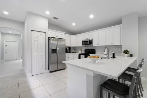 House in Lake Worth, Florida 3 bedrooms, 152.82 sq.m. № 2400014 - photo 7