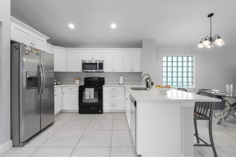 House in Lake Worth, Florida 3 bedrooms, 152.82 sq.m. № 2400014 - photo 23