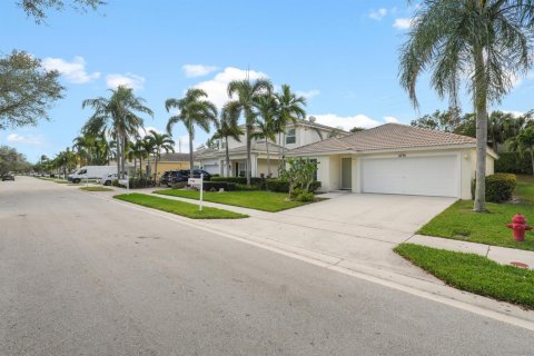 House in Lake Worth, Florida 3 bedrooms, 152.82 sq.m. № 2400014 - photo 2