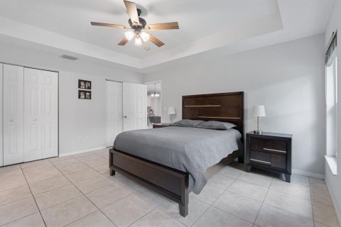 House in Lake Worth, Florida 3 bedrooms, 152.82 sq.m. № 2400014 - photo 13