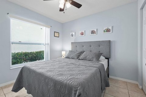 House in Lake Worth, Florida 3 bedrooms, 152.82 sq.m. № 2400014 - photo 27