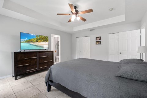 House in Lake Worth, Florida 3 bedrooms, 152.82 sq.m. № 2400014 - photo 14