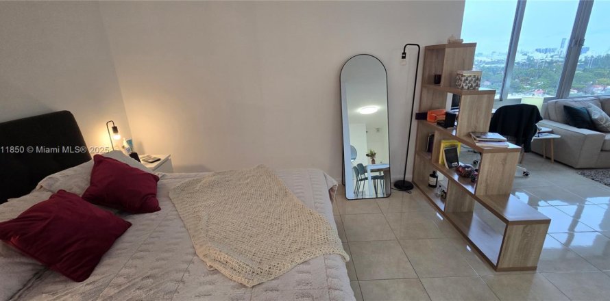 Studio à Condo à Miami Beach, Floride  № 1934984