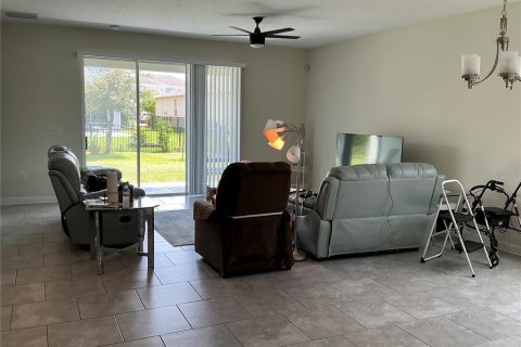 House in Davenport, Florida 4 bedrooms, 188.31 sq.m. № 1343529 - photo 13