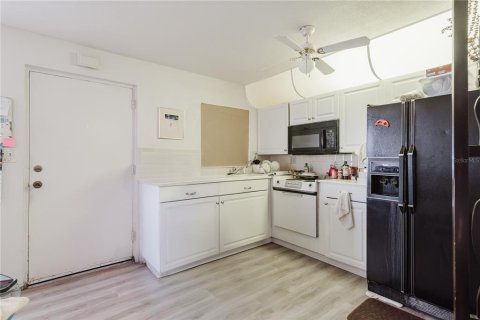 Condo in Seminole, Florida, 2 rooms  № 1847241 - photo 8