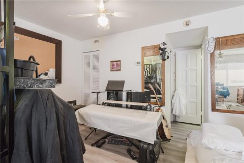 Condo in Seminole, Florida, 2 rooms  № 1847241 - photo 11