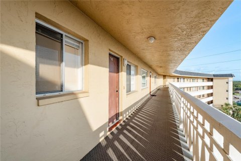 Condo in Seminole, Florida, 2 rooms  № 1847241 - photo 3