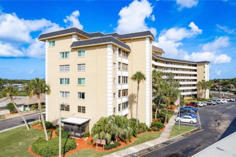 Condo in Seminole, Florida, 2 rooms  № 1847241 - photo 24