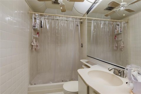 Condo in Seminole, Florida, 2 rooms  № 1847241 - photo 16